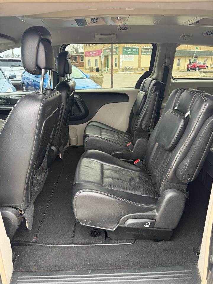 Chrysler Town & Country Touring 2012