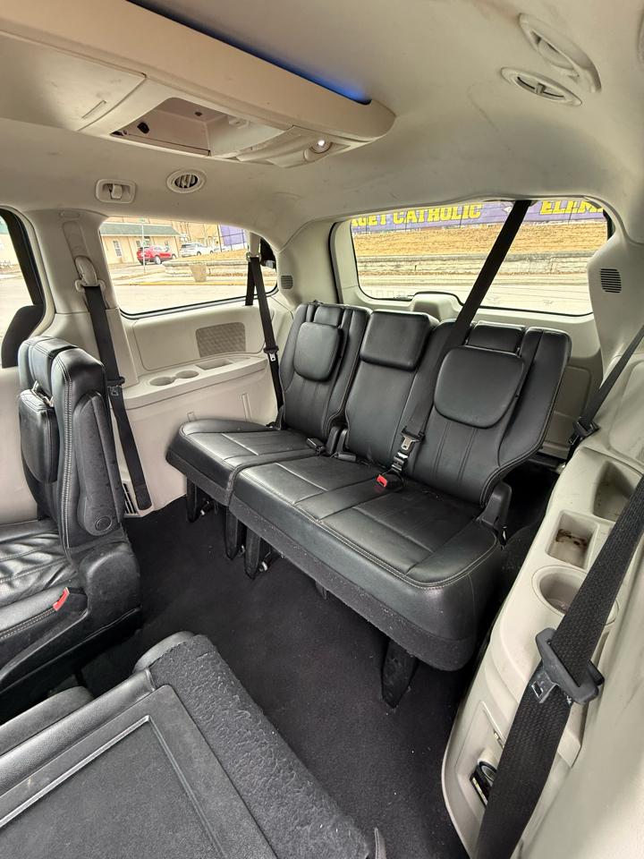 Chrysler Town & Country Touring 2012