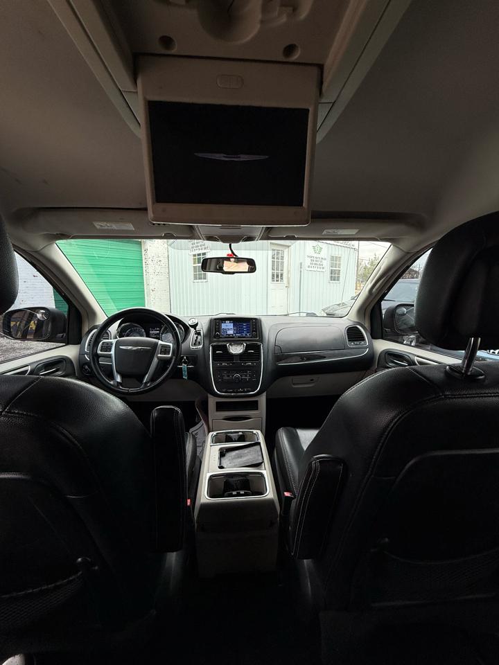 Chrysler Town & Country Touring 2012