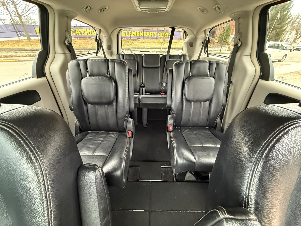 Chrysler Town & Country Touring 2012