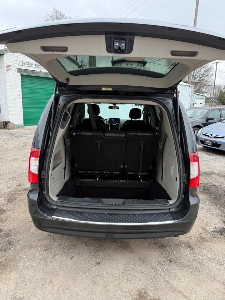 Chrysler Town & Country Touring 2012