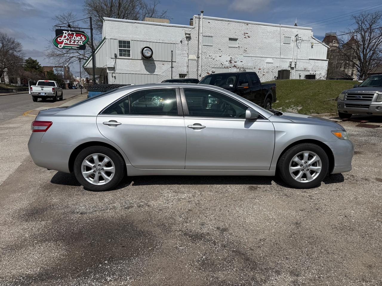 Toyota Camry Base 6-Spd AT 2011