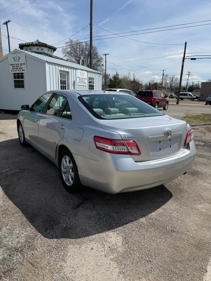 Toyota Camry Base 6-Spd AT 2011
