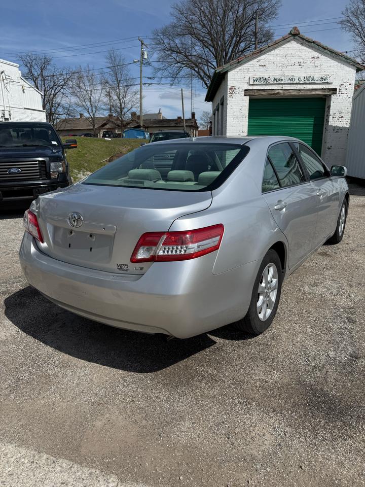 Toyota Camry Base 6-Spd AT 2011