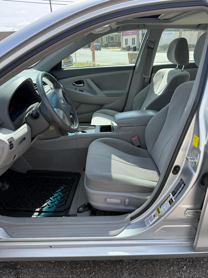 Toyota Camry Base 6-Spd AT 2011