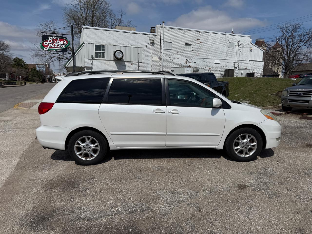 Toyota Sienna XLE 2006