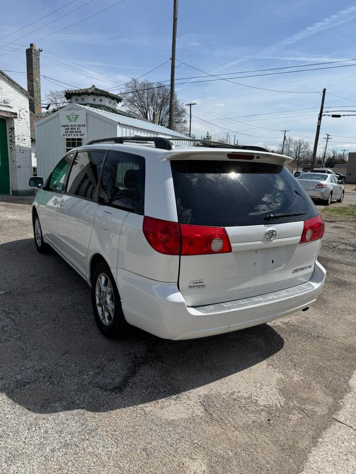 Toyota Sienna XLE 2006