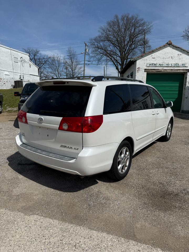 Toyota Sienna XLE 2006