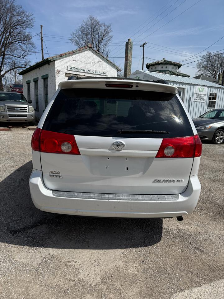 Toyota Sienna XLE 2006