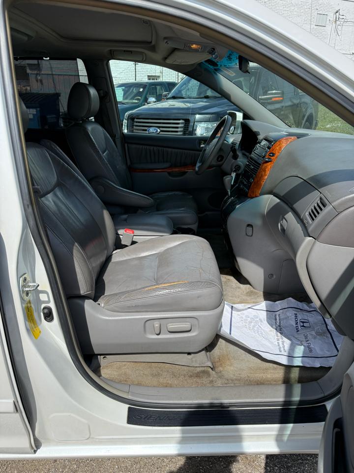 Toyota Sienna XLE 2006