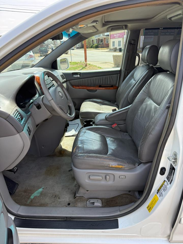 Toyota Sienna XLE 2006