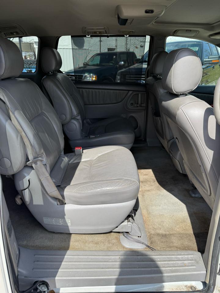 Toyota Sienna XLE 2006