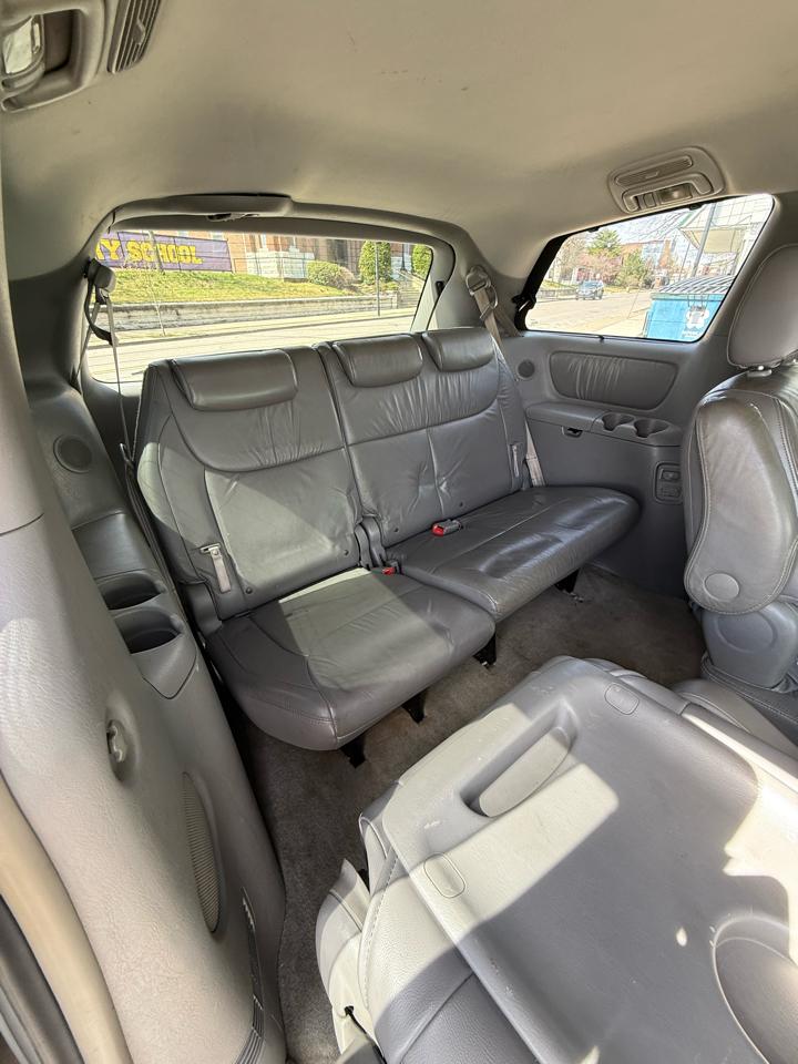 Toyota Sienna XLE 2006
