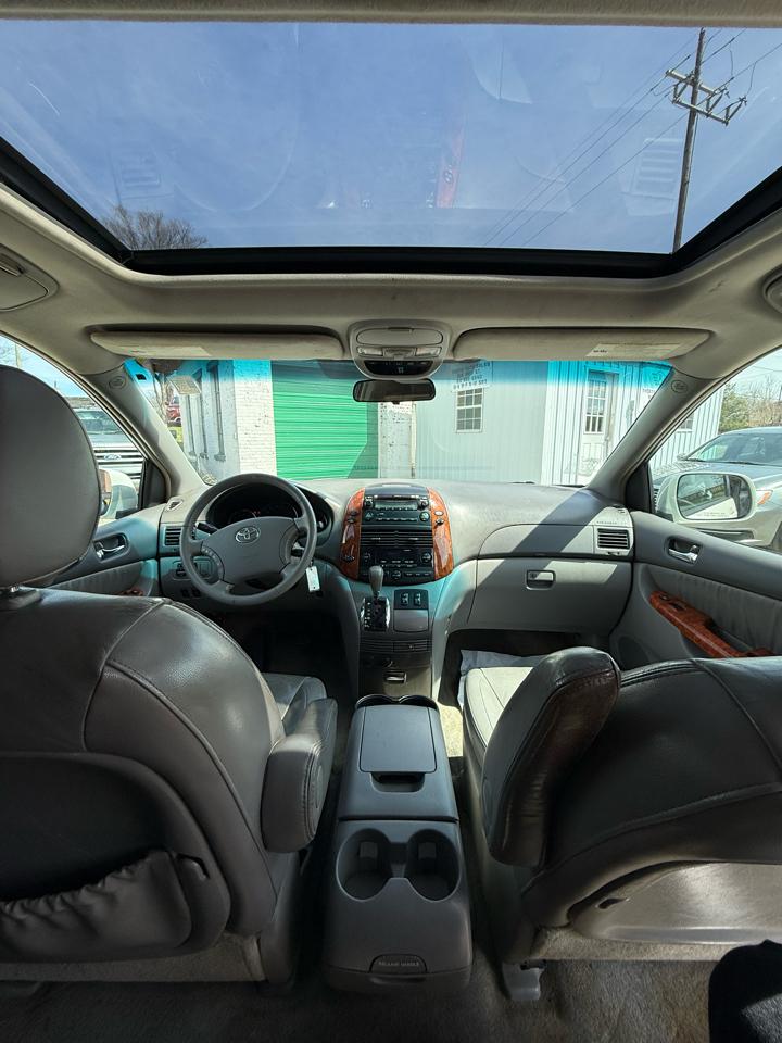 Toyota Sienna XLE 2006