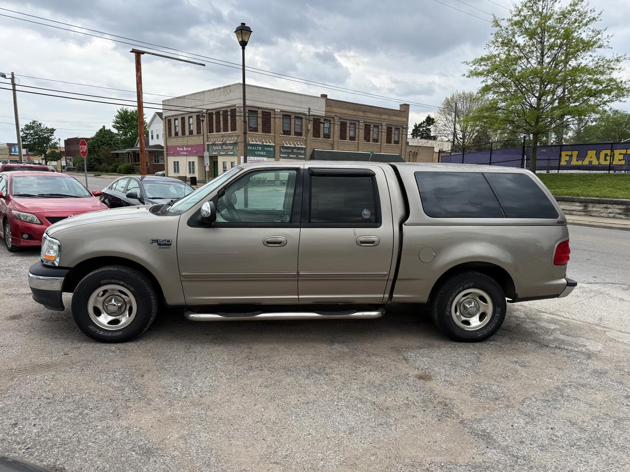 Ford F-150 XLT SuperCrew Short Bed 2WD 2002
