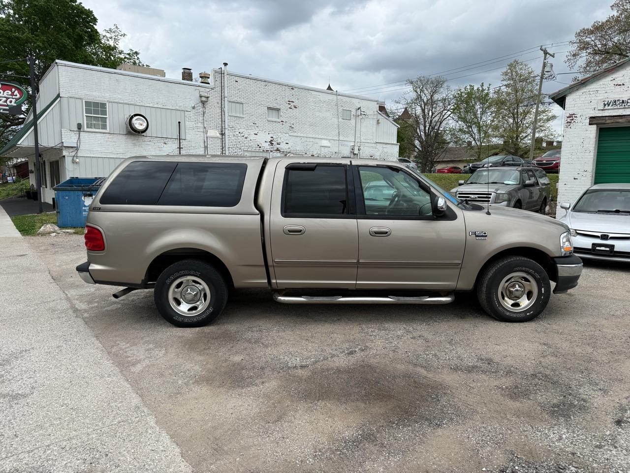 Ford F-150 XLT SuperCrew Short Bed 2WD 2002