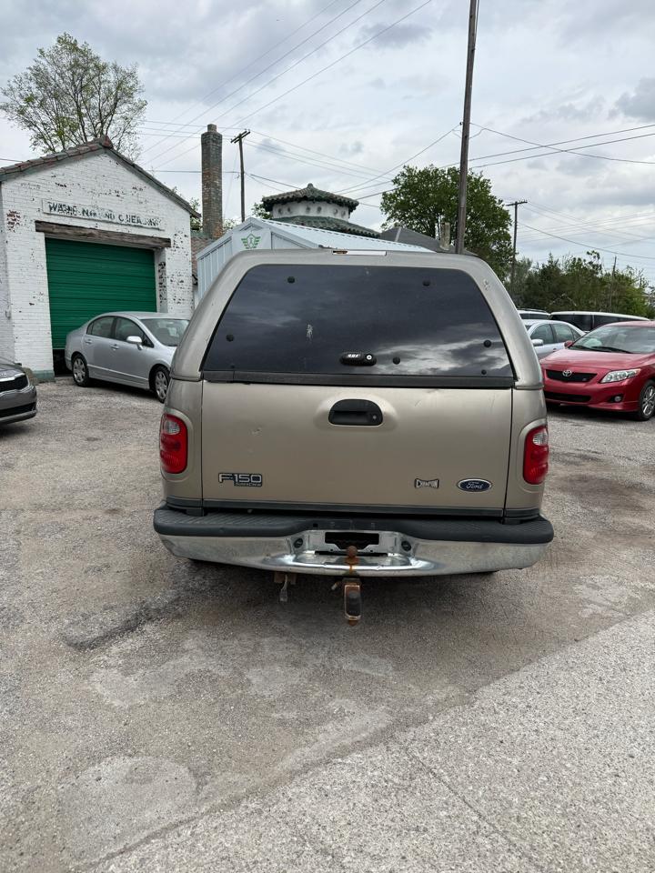 Ford F-150 XLT SuperCrew Short Bed 2WD 2002