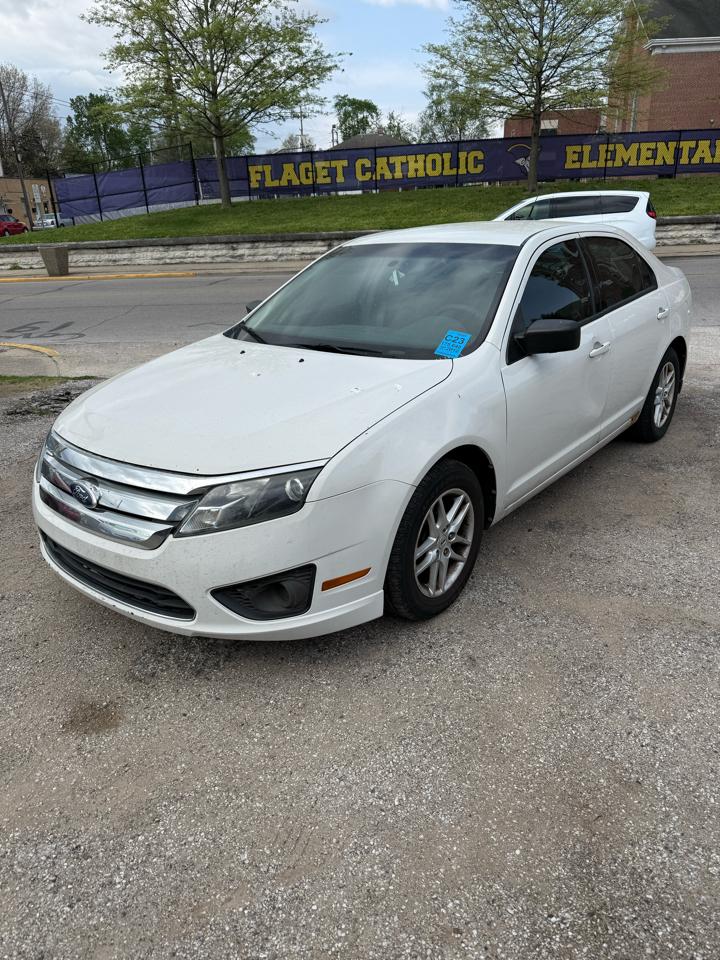 Ford Fusion S 2012