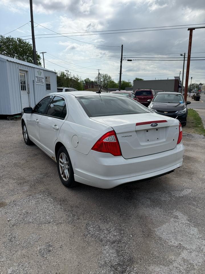 Ford Fusion S 2012