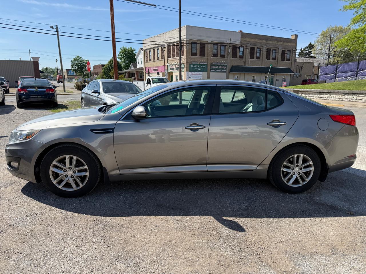 Kia Optima LX MT 2012