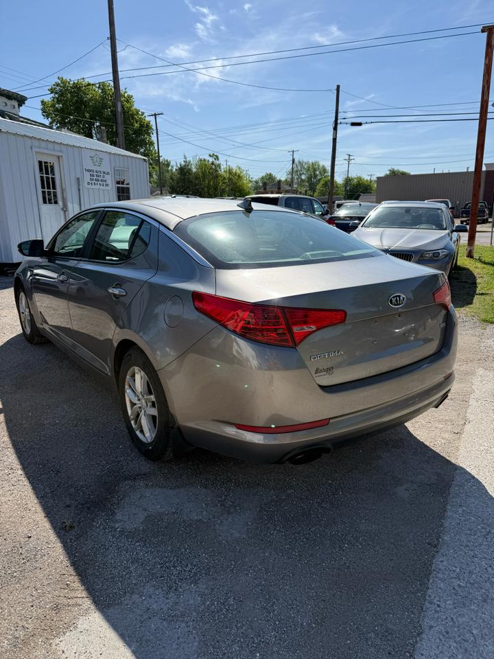 Kia Optima LX MT 2012