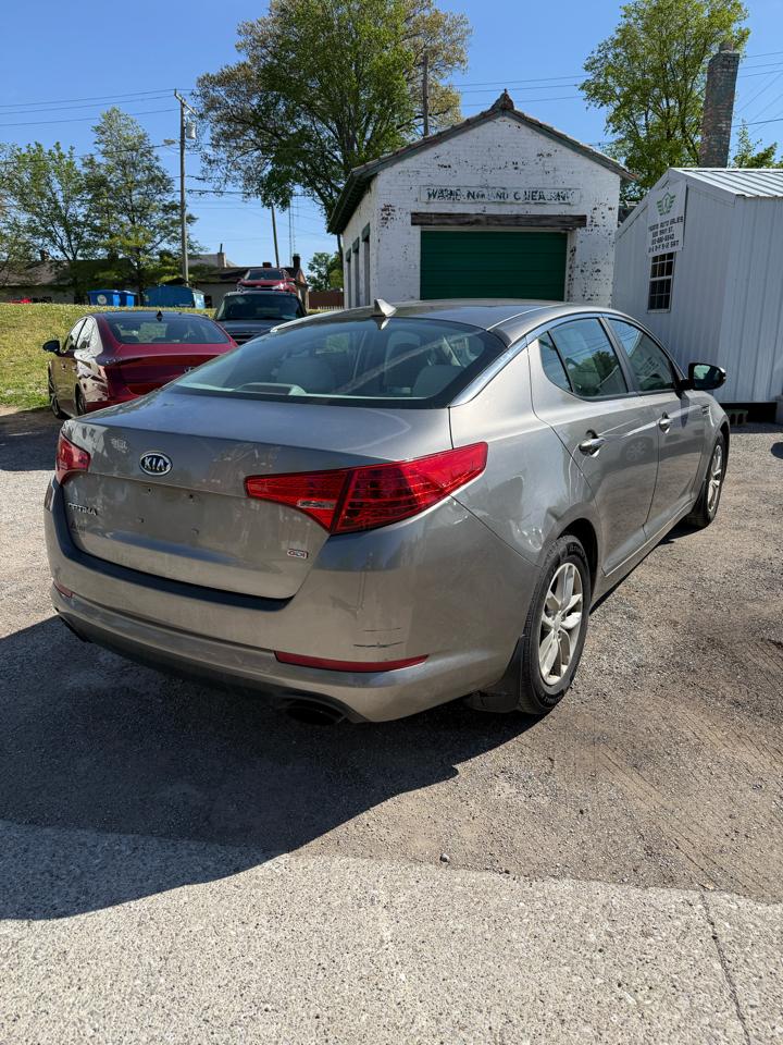 Kia Optima LX MT 2012