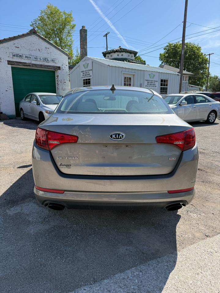 Kia Optima LX MT 2012