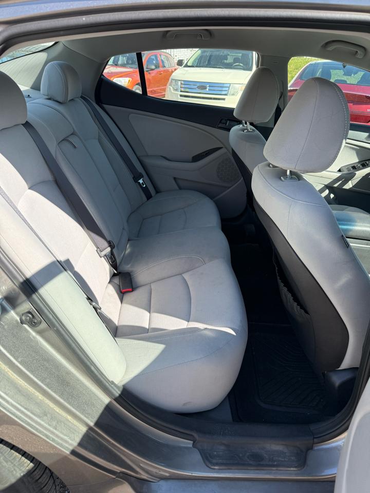 Kia Optima LX MT 2012