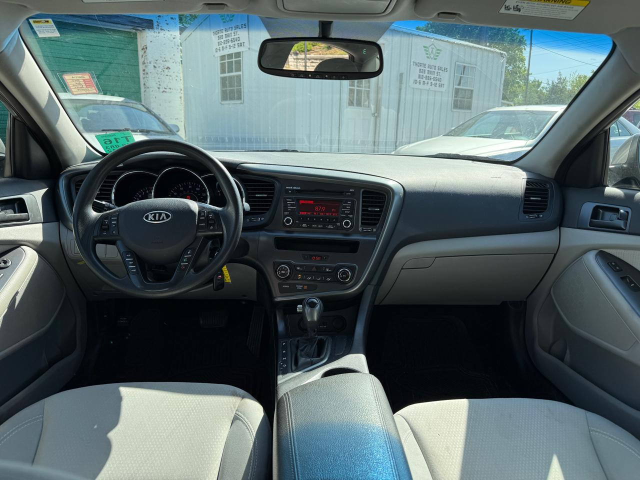 Kia Optima LX MT 2012