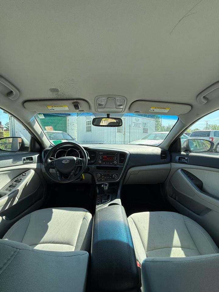 Kia Optima LX MT 2012