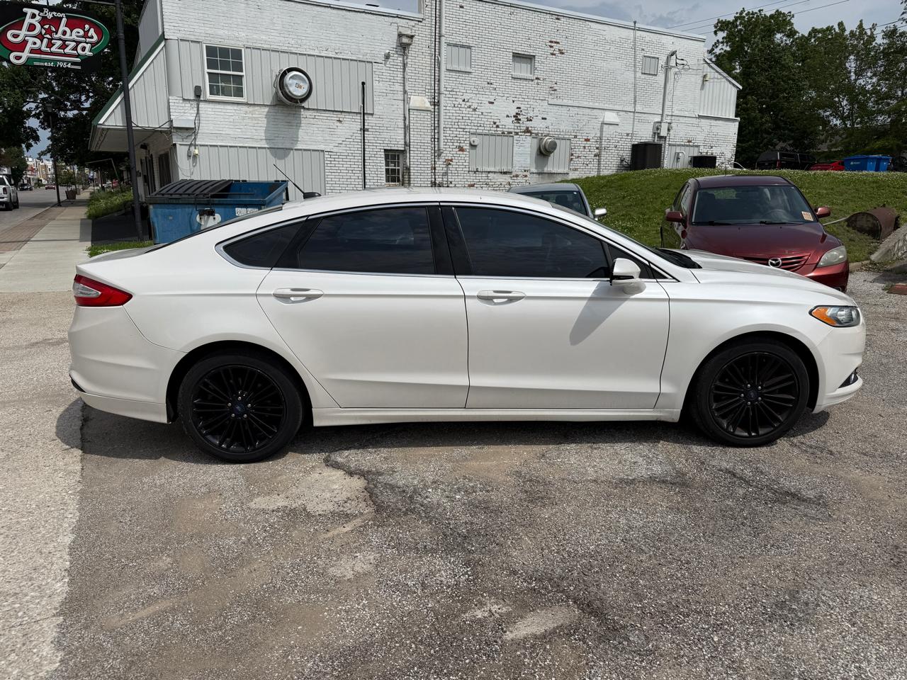 Ford Fusion SE 2016