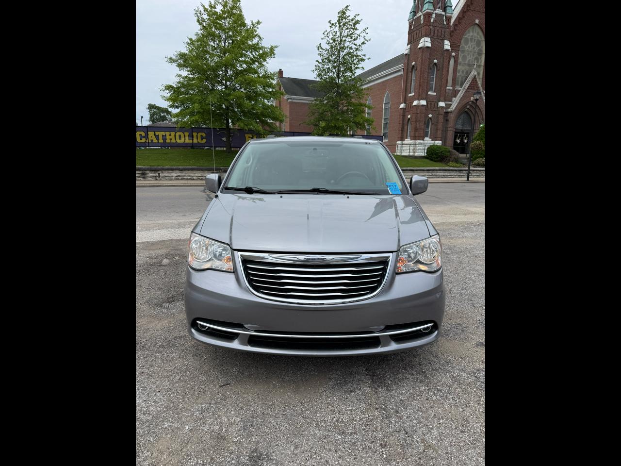 2016 Chrysler Town & Country Touring's photo