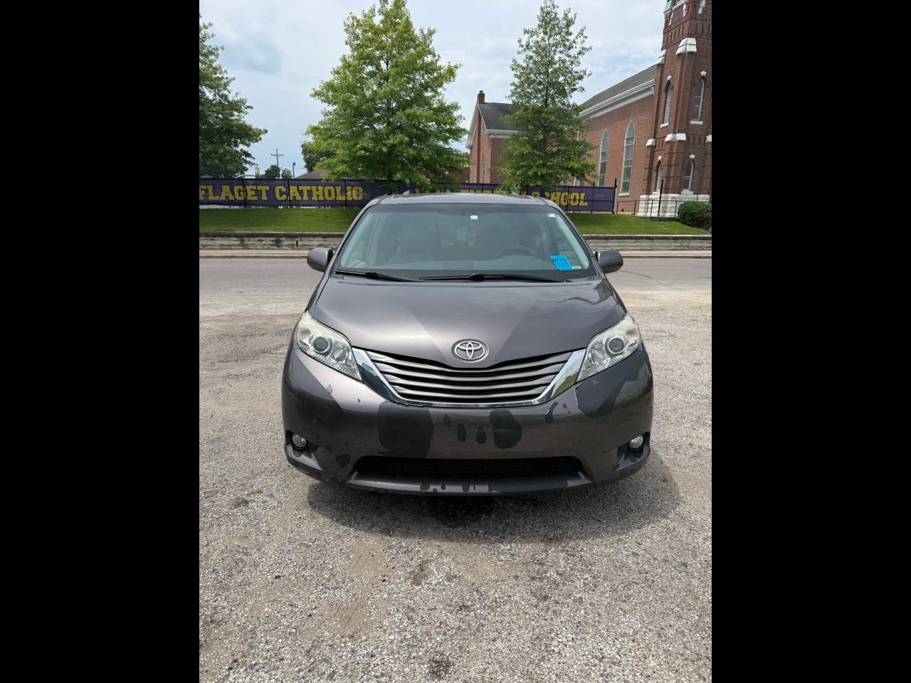 Toyota Sienna XLE FWD 8-Passenger V6 2012