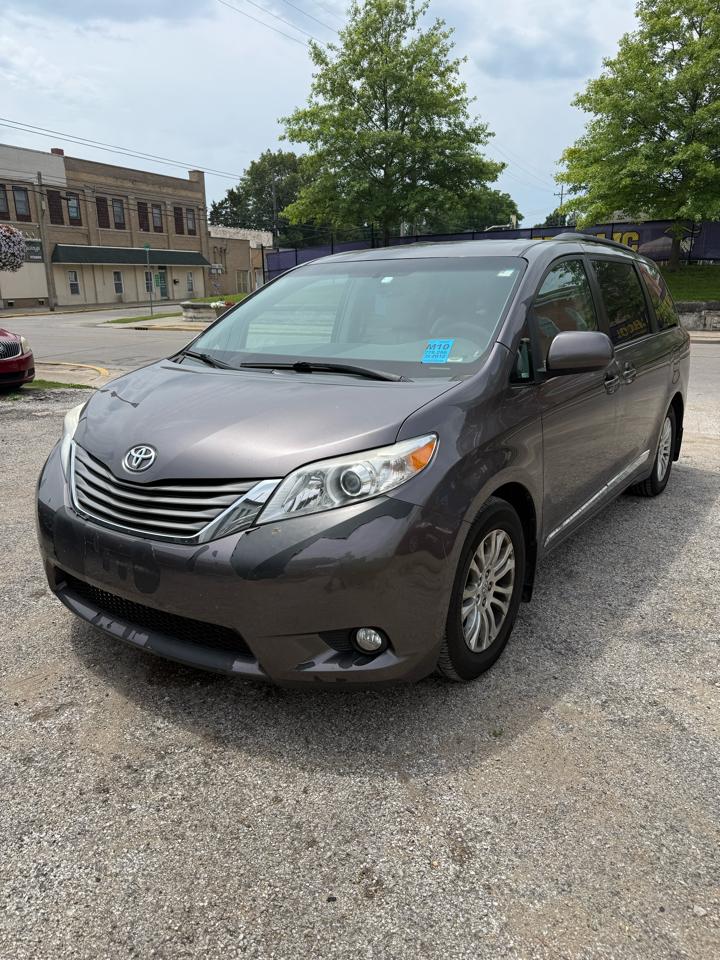 Toyota Sienna XLE FWD 8-Passenger V6 2012