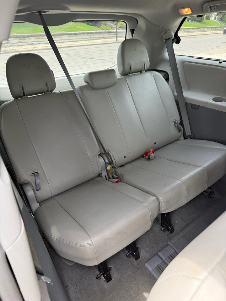 Toyota Sienna XLE FWD 8-Passenger V6 2012