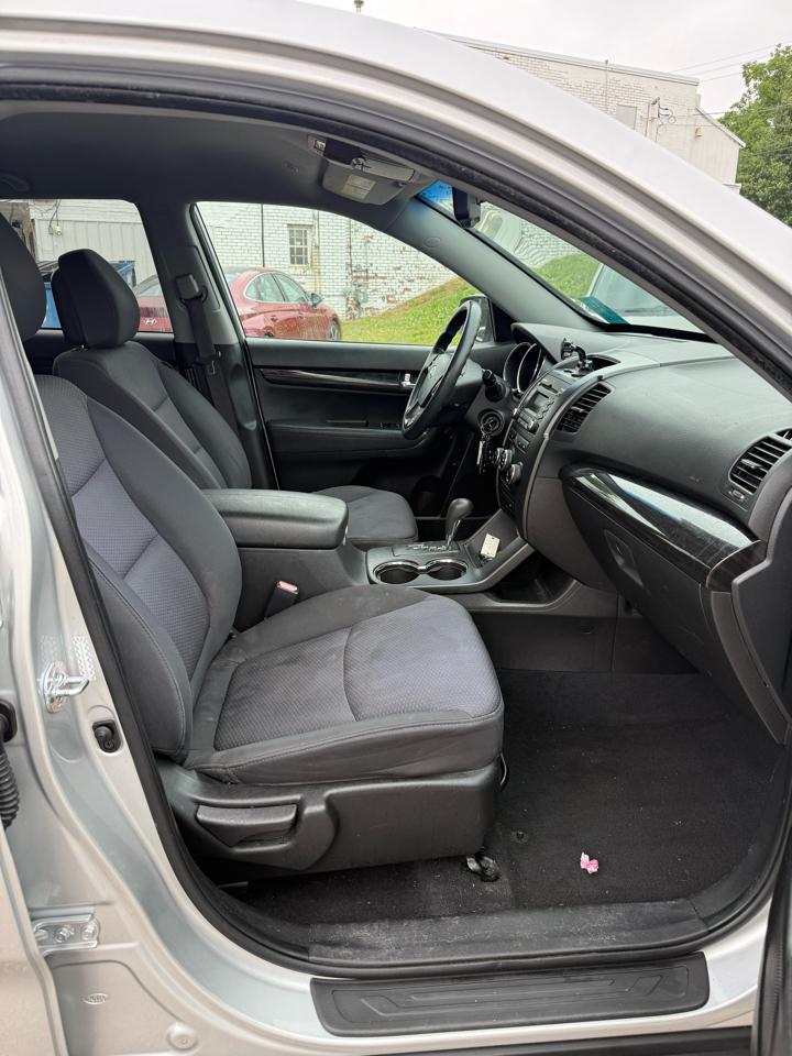 Kia Sorento LX 2WD 2011