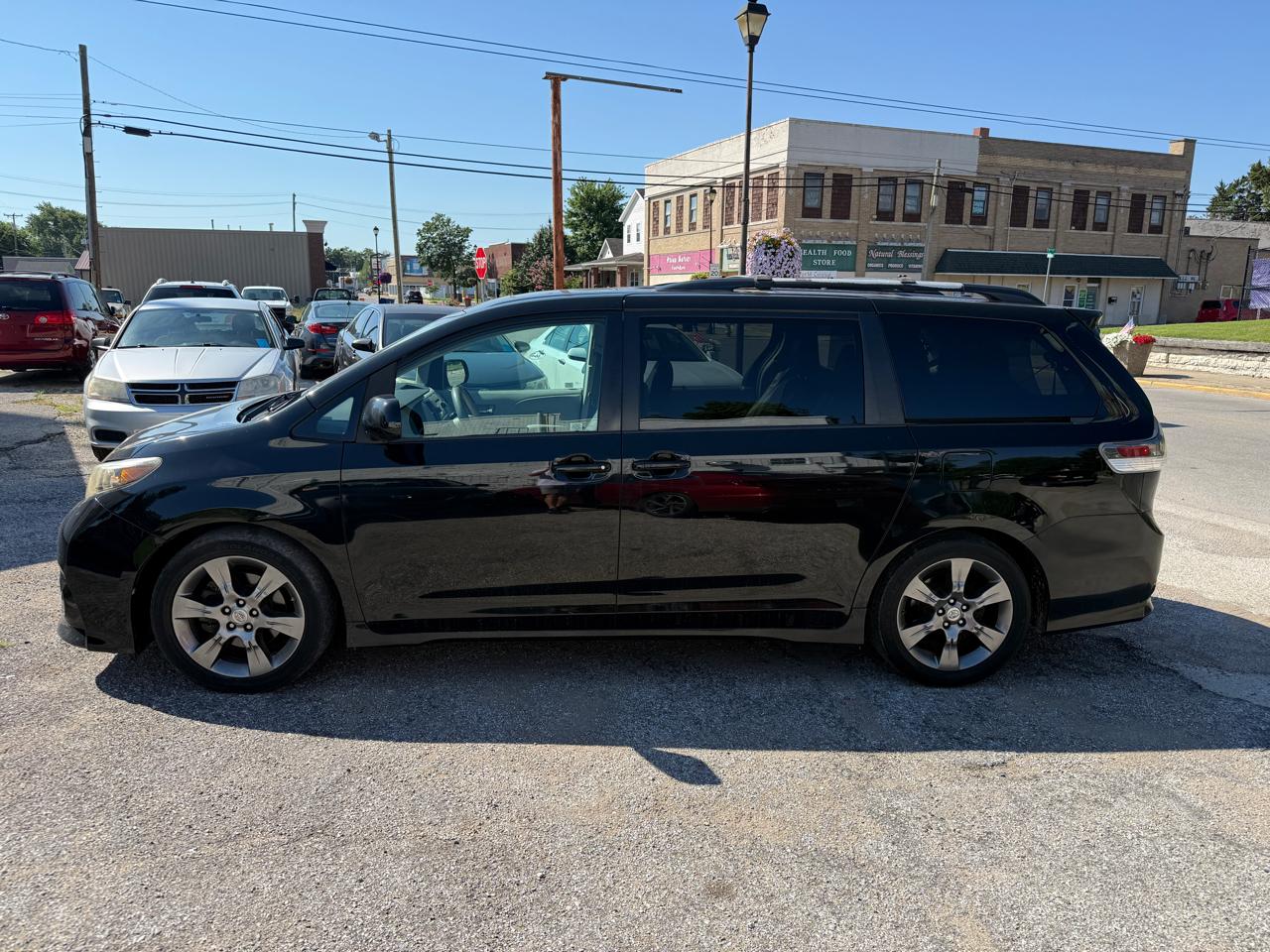 Toyota Sienna Base V6 2011