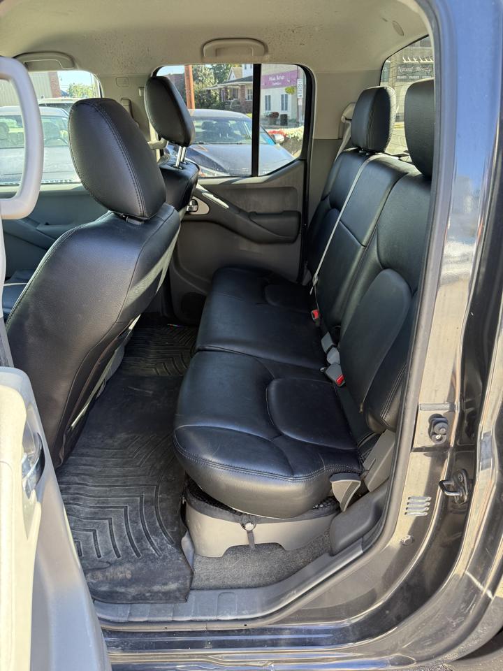 Nissan Frontier SE Crew Cab 4WD 2010