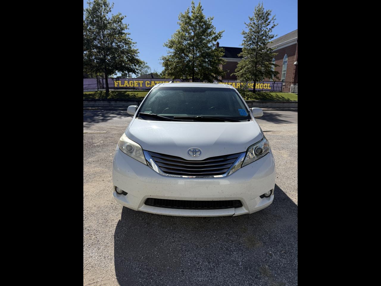 2015 Toyota Sienna XLE FWD 8-Passenger V6