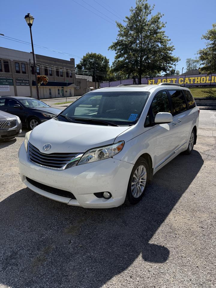 Toyota Sienna XLE FWD 8-Passenger V6 2015