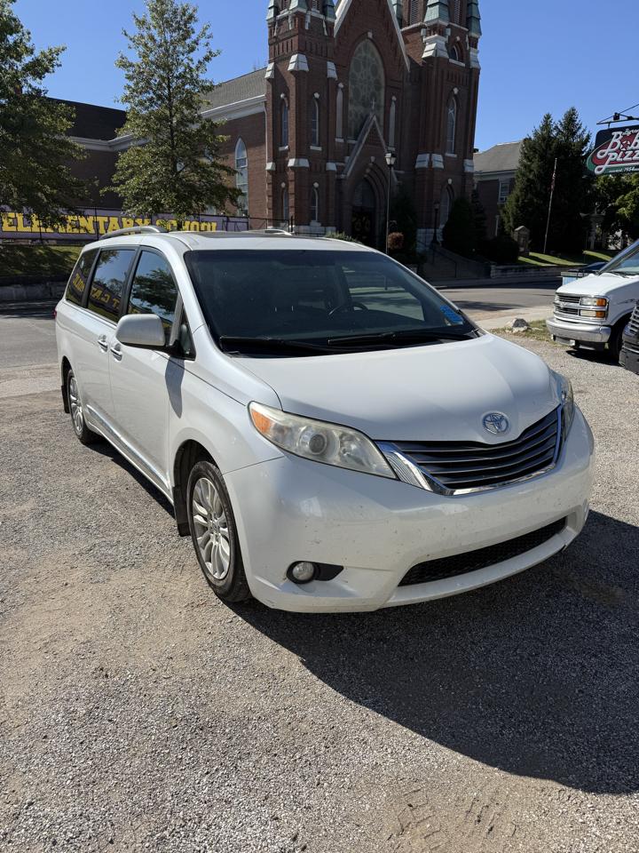 Toyota Sienna XLE FWD 8-Passenger V6 2015