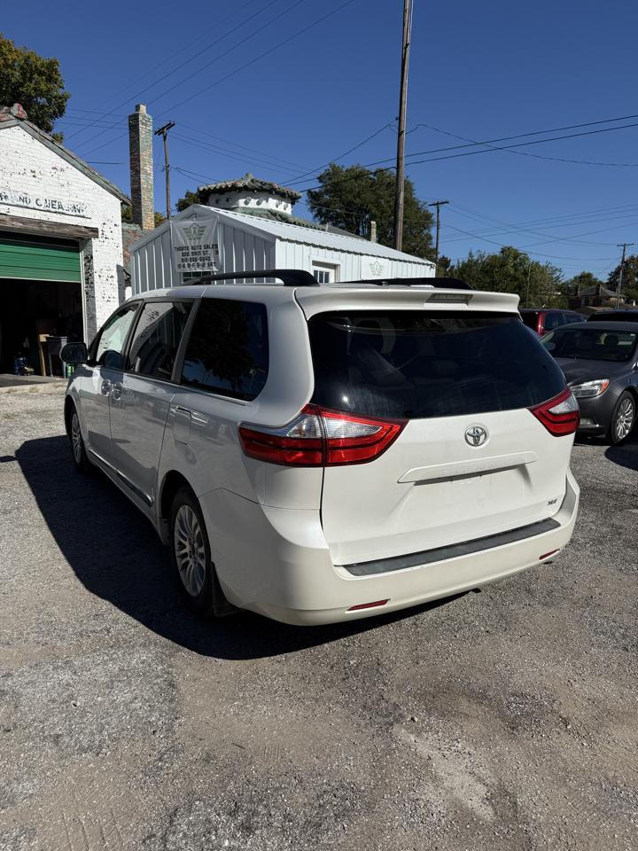 Toyota Sienna XLE FWD 8-Passenger V6 2015