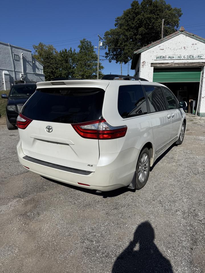 Toyota Sienna XLE FWD 8-Passenger V6 2015