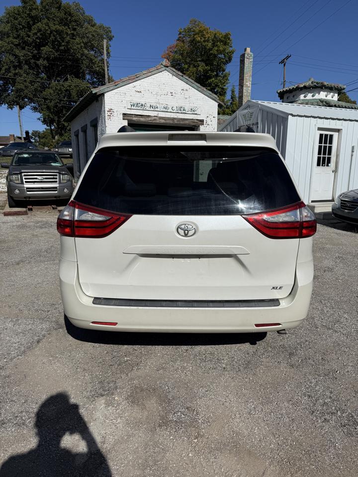 Toyota Sienna XLE FWD 8-Passenger V6 2015