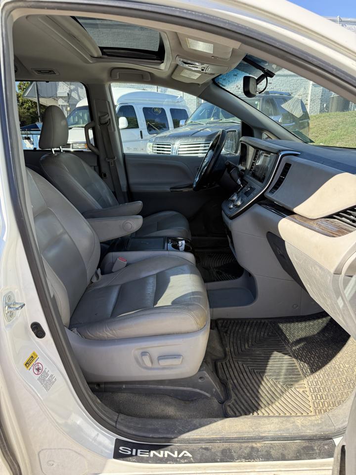 Toyota Sienna XLE FWD 8-Passenger V6 2015