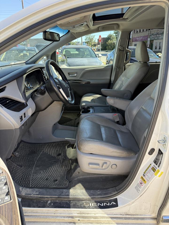Toyota Sienna XLE FWD 8-Passenger V6 2015