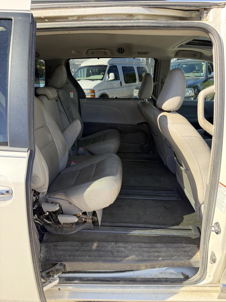 Toyota Sienna XLE FWD 8-Passenger V6 2015
