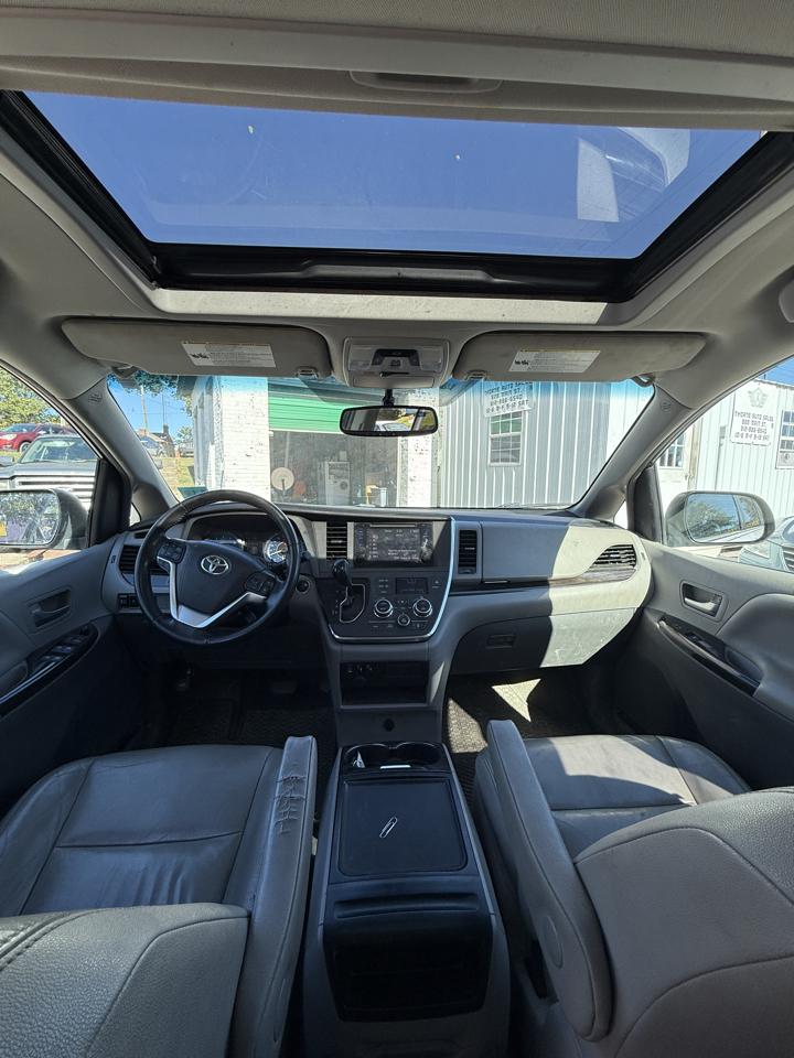 Toyota Sienna XLE FWD 8-Passenger V6 2015