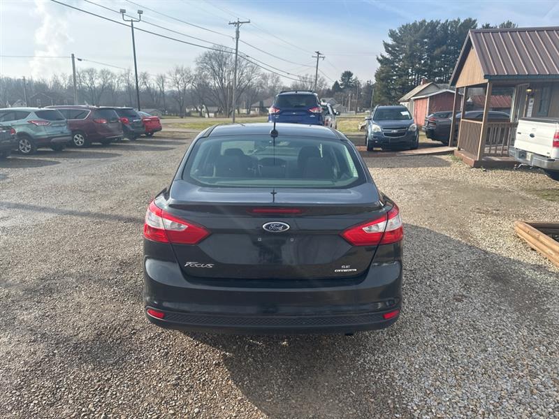 Ford Focus SE Sedan 2014