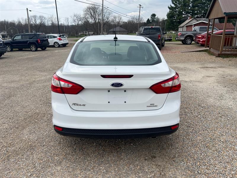 Ford Focus SE Sedan 2013